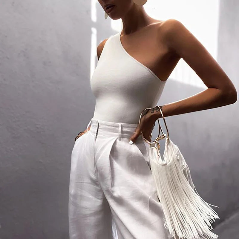 Top curto um ombro roupa de verão
