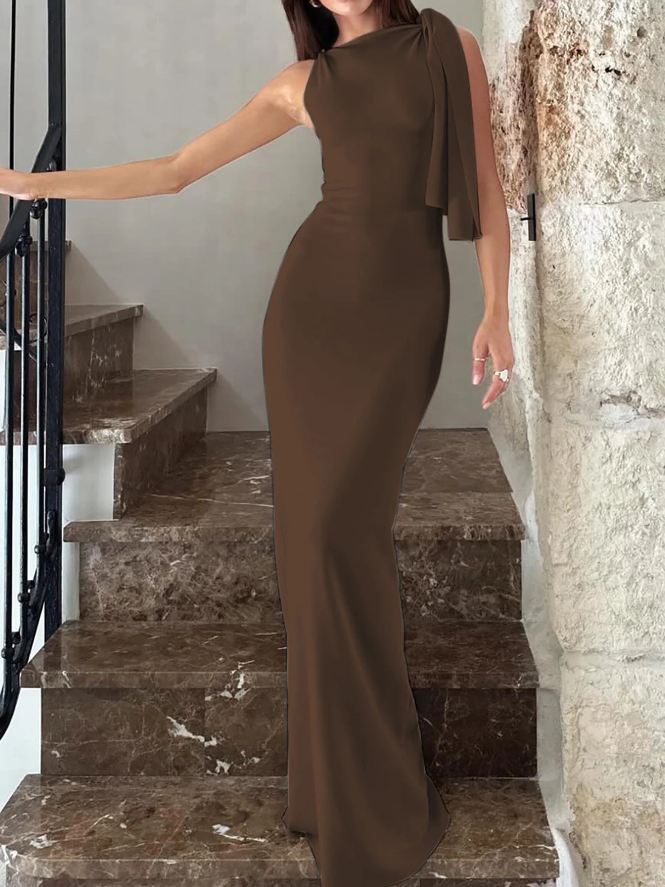 Vestido longo justo sexy sem mangas com decote redondo