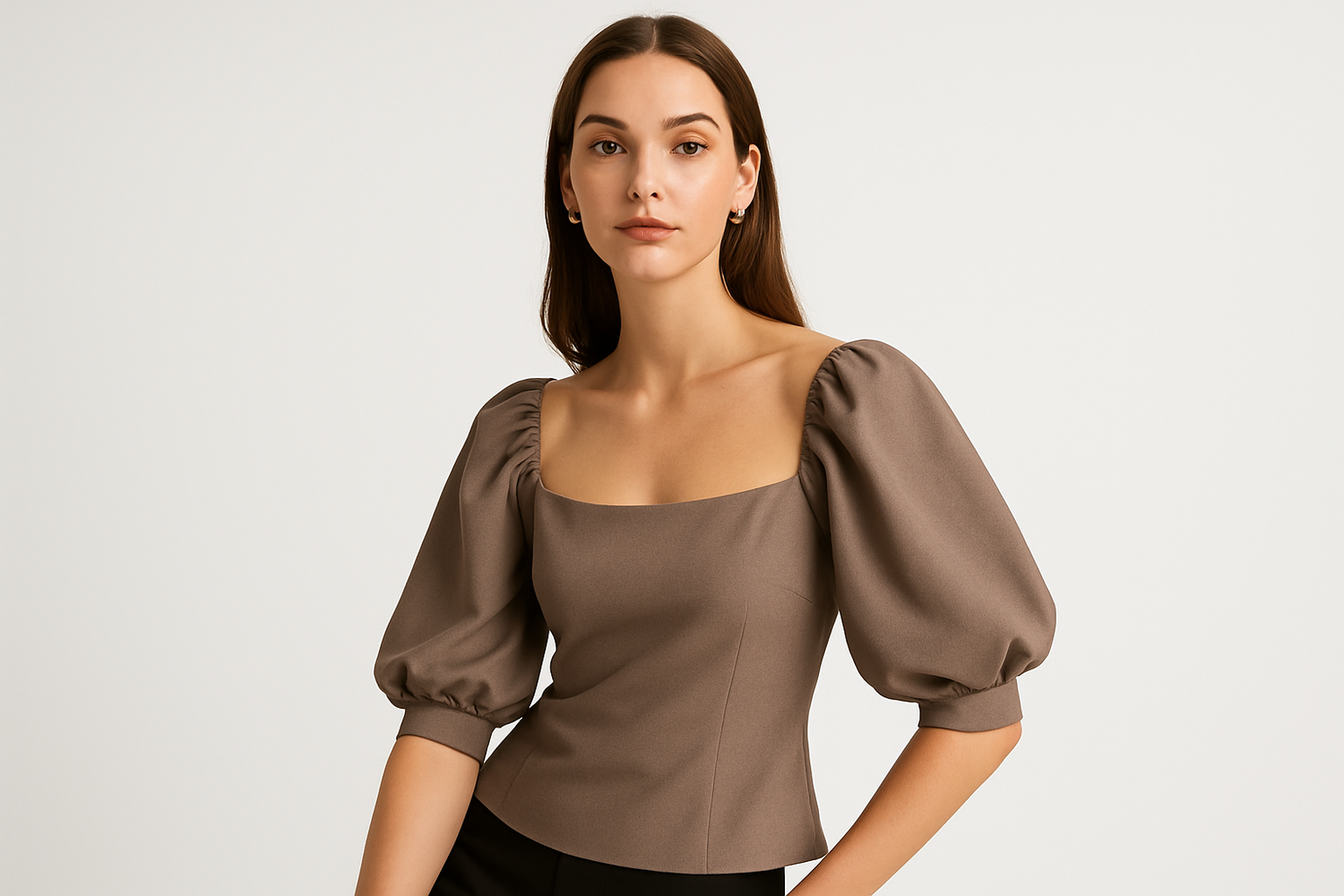 gere uma imagem de uma mulher vestida com um top, de preferencia com um fundo branco, como se estivesse em um estudio